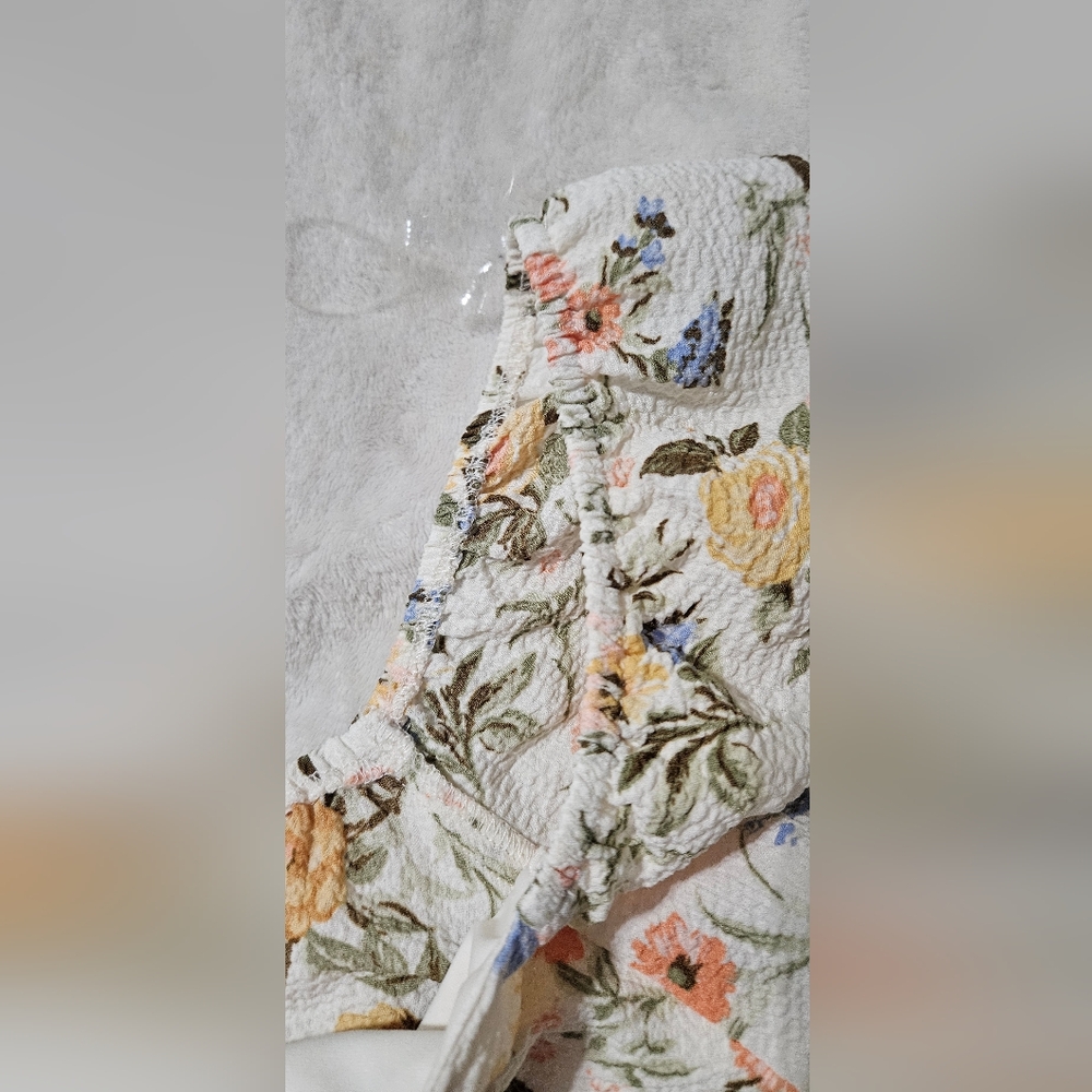 NWT Floral Cropped Puff Short Sleeve Top-Color- Natural/floral- Juniors Large - Picture 8 of 11